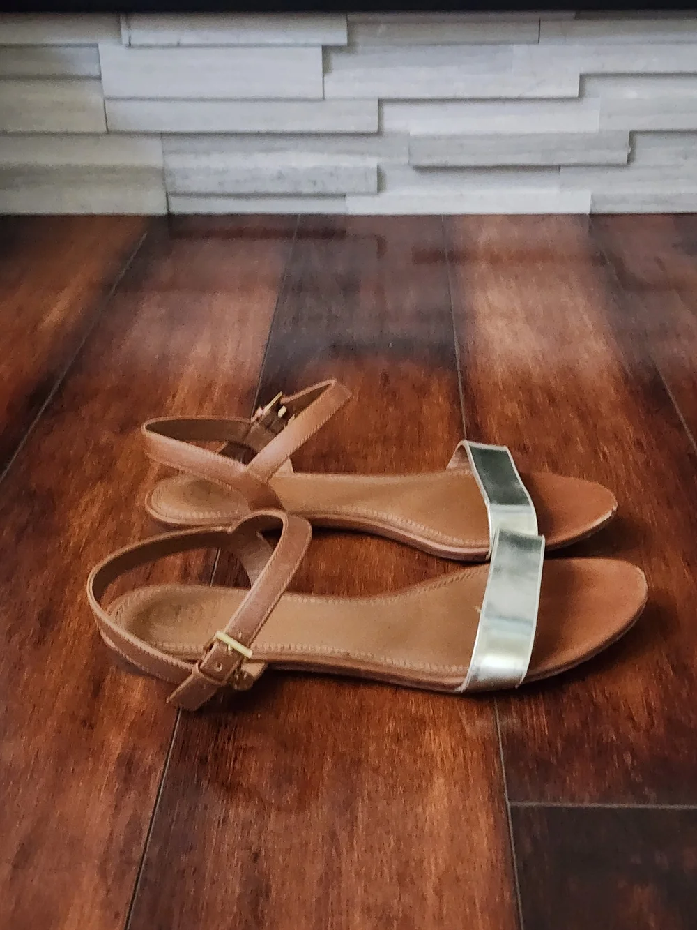 Tory Burch Tan Leather Silver Metallic Strap Sandals Size 8M